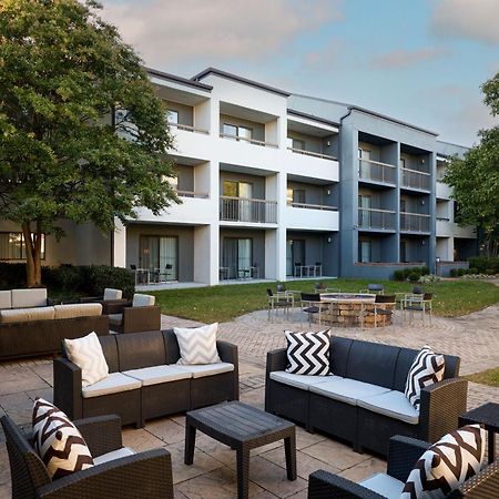 Отель Courtyard By Marriott Fairfax Fair Oaks Экстерьер фото