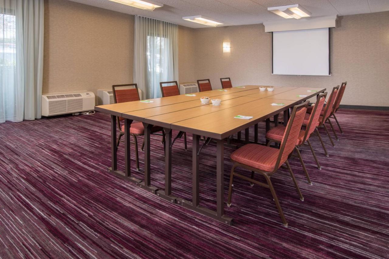 Отель Courtyard By Marriott Fairfax Fair Oaks Экстерьер фото