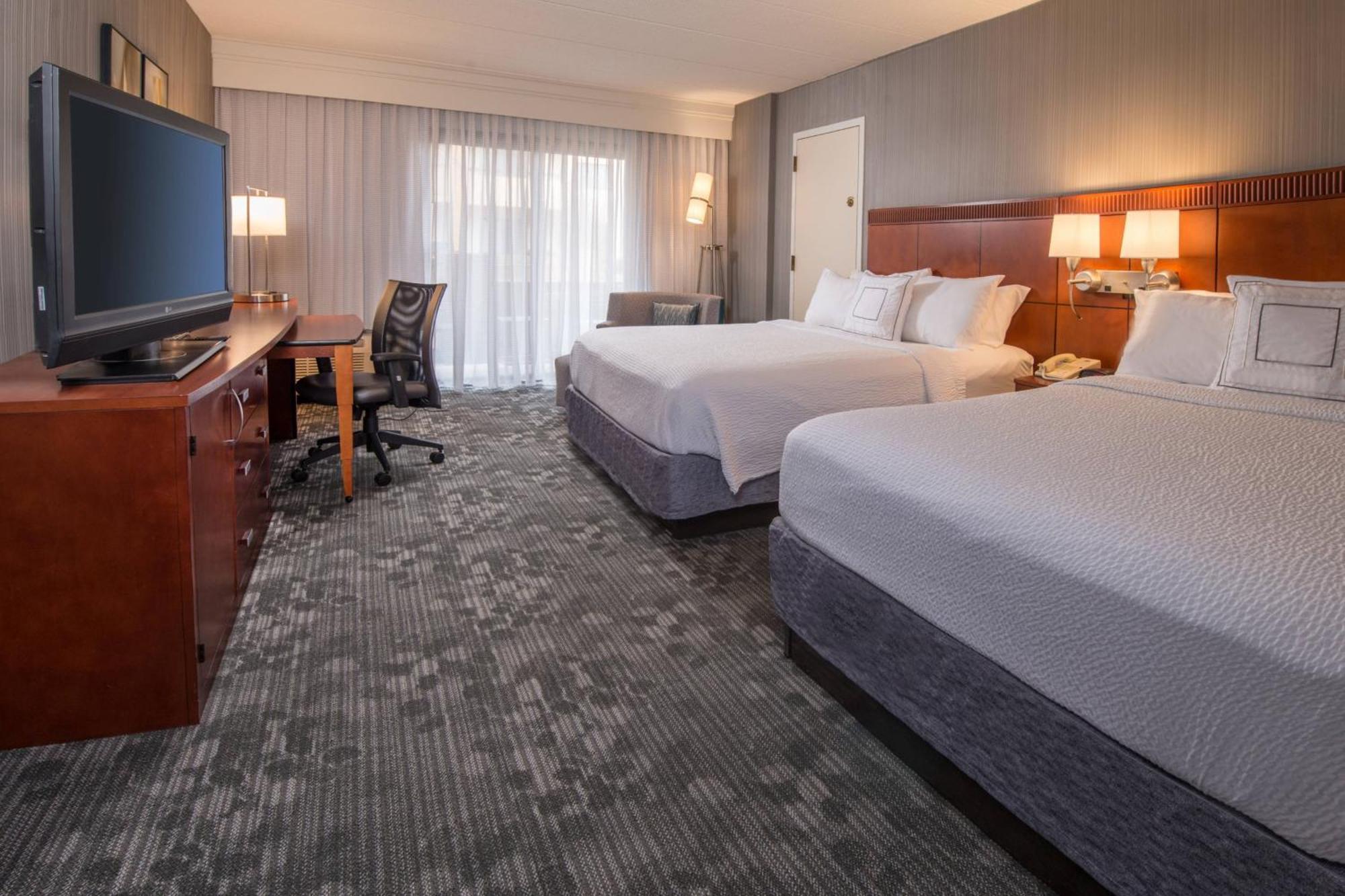 Отель Courtyard By Marriott Fairfax Fair Oaks Экстерьер фото