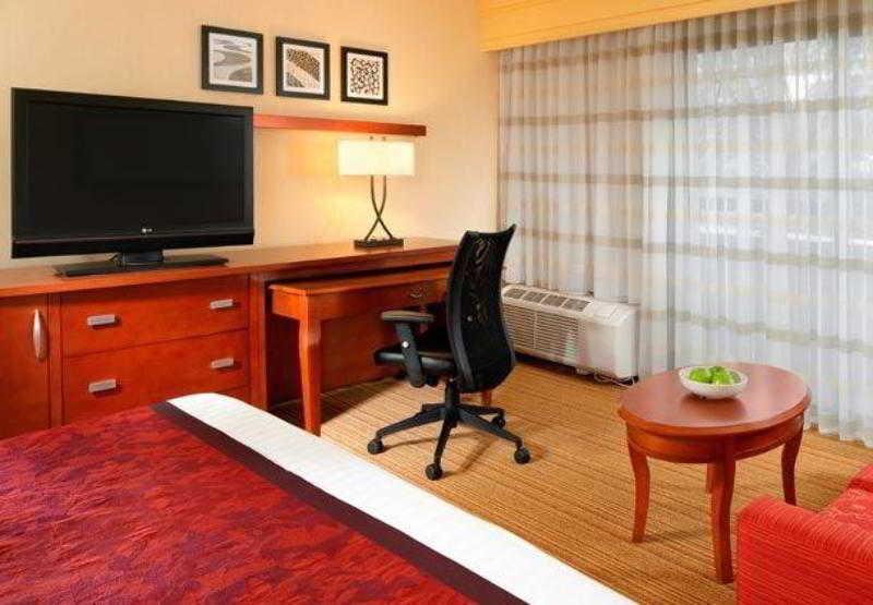 Отель Courtyard By Marriott Fairfax Fair Oaks Номер фото